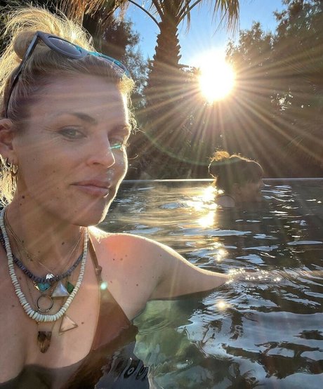 Busy Phillips 無料のポルノスター ギャラリー