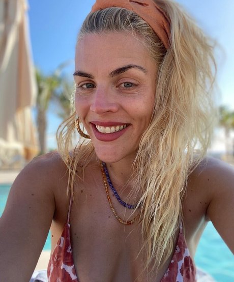 Busy Phillips アートモデル 写真