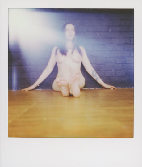 sisuuz ヌード女優 写真