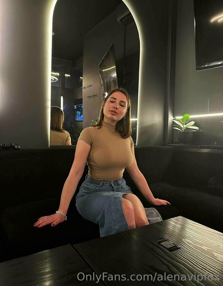 エモな痴女オンリーファンズ ポルノ ギャラリー