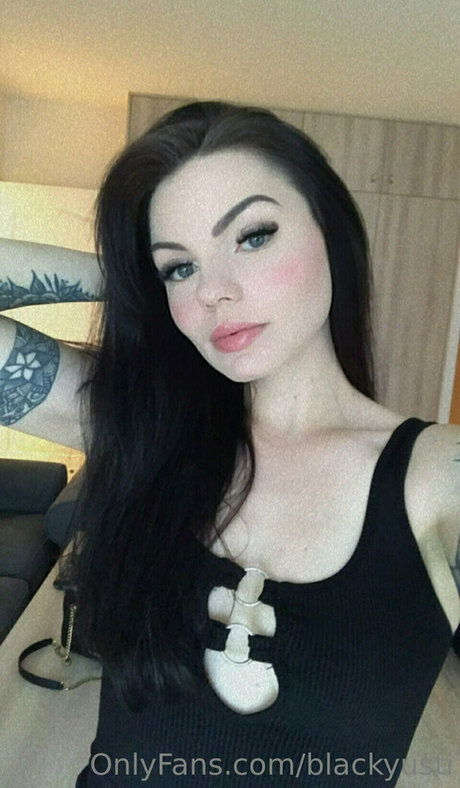 blackyusti エロティックなスター 写真