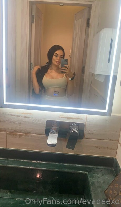 evadeexo アダルトモデル 画像