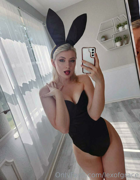 軍事オンリーファンズ えろ 写真