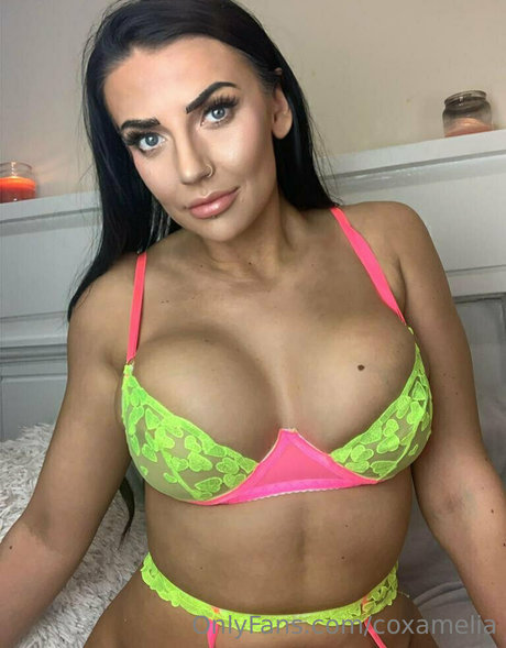 coxamelia xxxポルノスター 写真