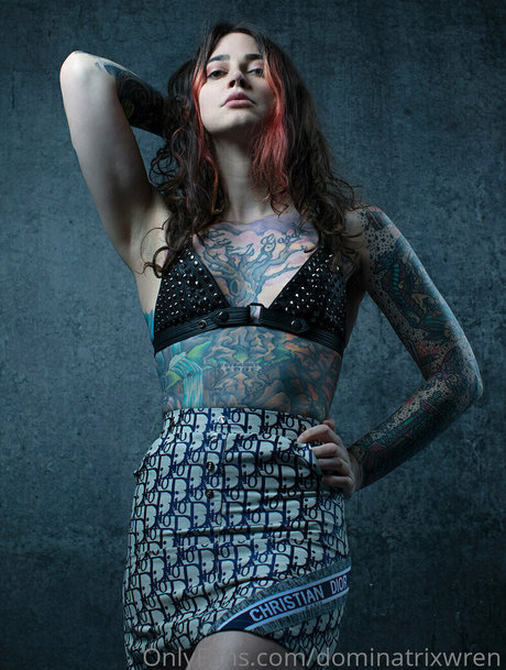 フィットネスガールズオンリーファンズ ヌード 写真