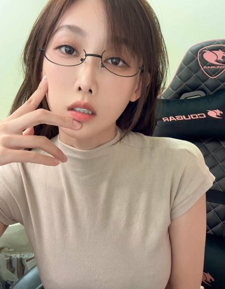 Kosos2684 アダルトモデル 写真