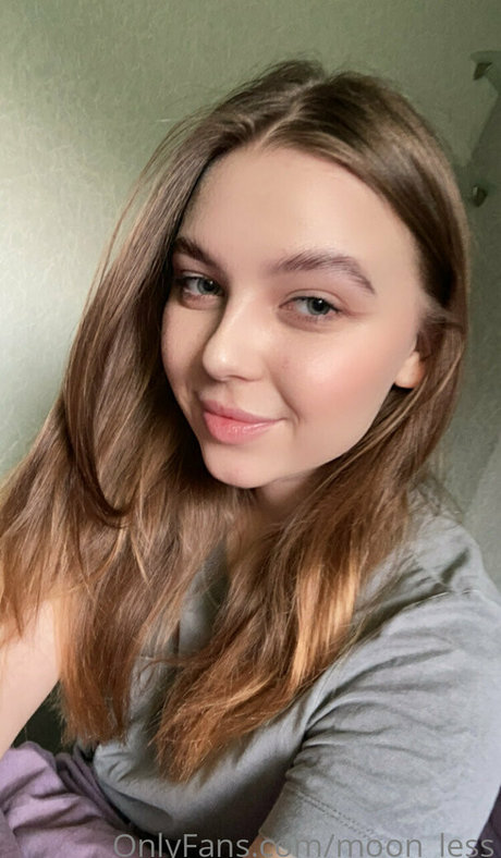 キティ・ウェット・オンリーファンズ 美しい 画像