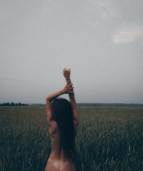 ぽっちゃりカップルオンリーファンズ セクシーヌード 写真