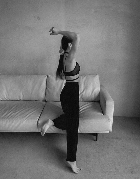 足 マンコ オンリーファンズ 美しい 画像