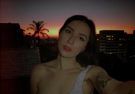 異人種間XXX オンリーファンズ 無料ヌード 画像