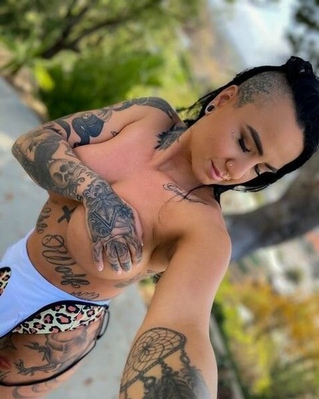 巨乳ストリップオンリーファンズ トップ 画像