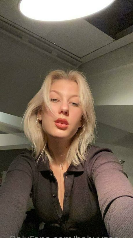 babyyzoeyy アダルトモデル 画像