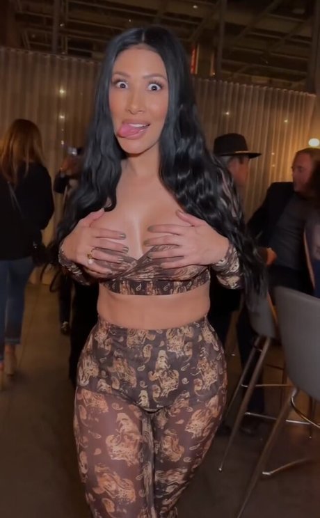 Simone E Simaria ヌードスター 写真