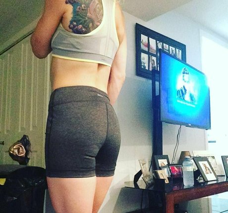 エモな痴女オンリーファンズ 限定 写真