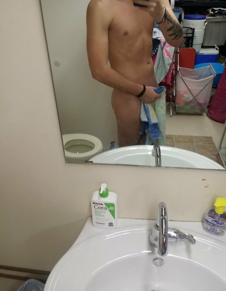 クソ野郎オンリーファンズ セクシーヌード 写真