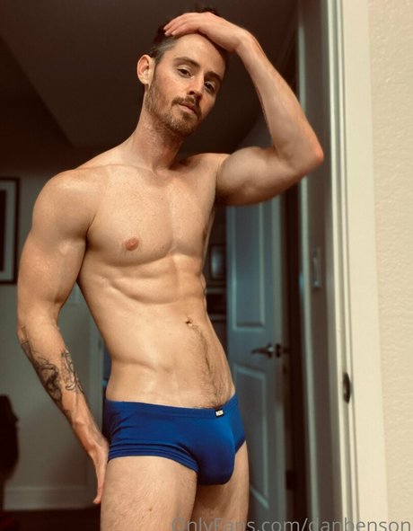 お尻を広げるオンリーファンズ ホットセックス ギャラリー