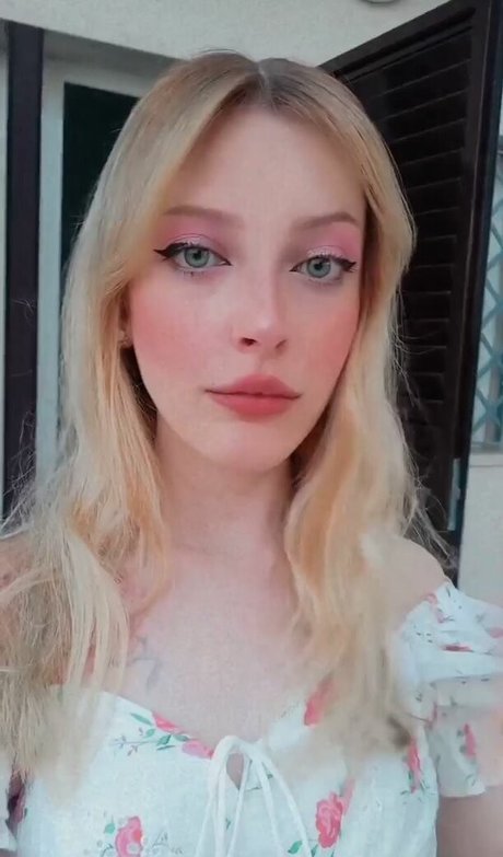 アジア人ニューハーフオンリーファンズ 美しいヌード 写真