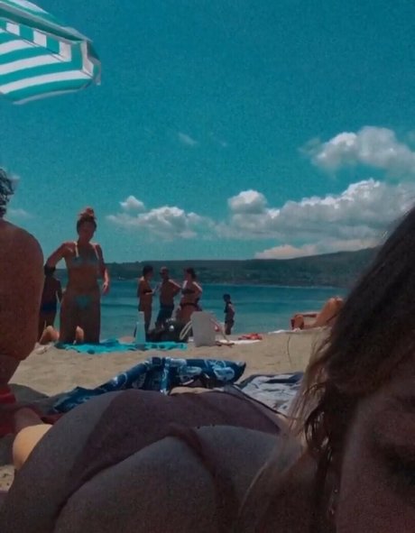 ストリップショー オンリーファンズ ホットセックス 画像