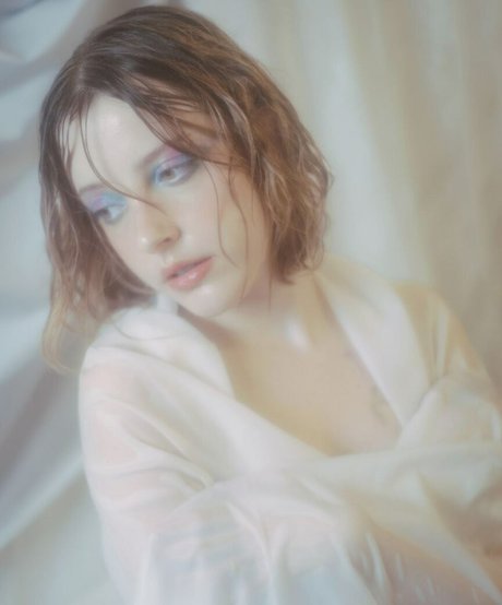 教室オンリーファン アートポルノ 画像