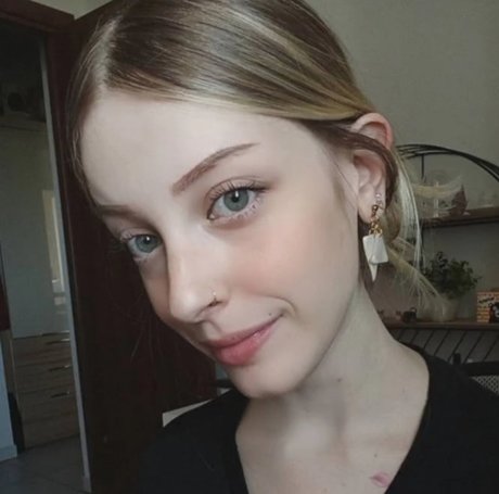 ブルネットのPOV オンリーファンズ 無料アダルト 写真