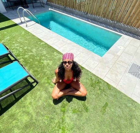 Nia Correia OT 美しい女優 写真