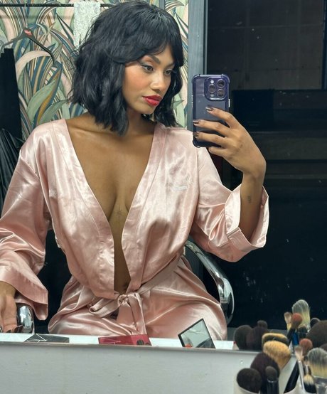 Nia Correia OT ポルノスター 素敵 写真