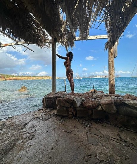 Nia Correia OT ポルノスター ヌード 写真