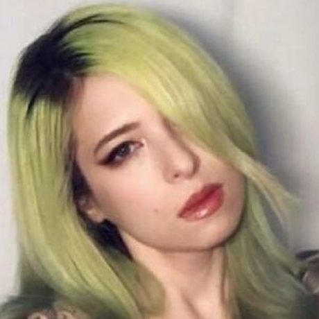 Candie Bolton ホットモデル 写真