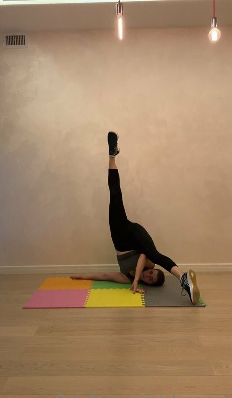 お尻を広げるオンリーファンズ ホットポルノ ギャラリー