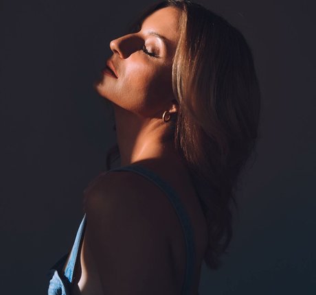 Anneliese Van Der Pol HD女優 ギャラリー