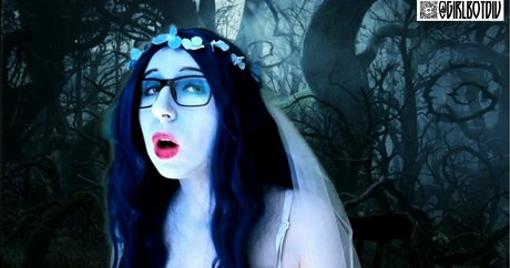 黒髪の熟女オンリーファンズ セクシー 画像