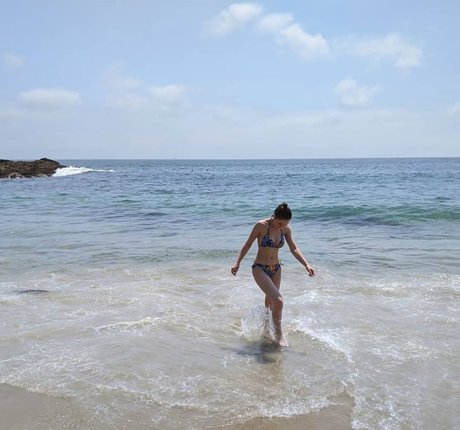 足 マンコ オンリーファンズ 無料アダルト 写真