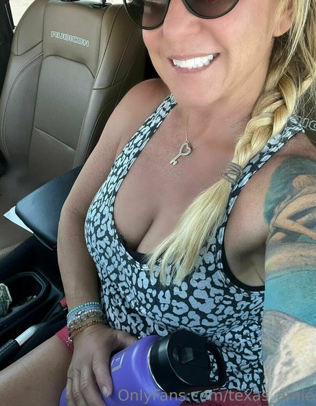 エボニートップオンリーファン セクシー裸 画像