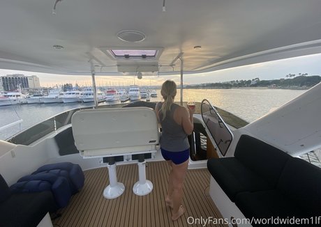 フィットネスコーチオンリーファンズ トップ 写真