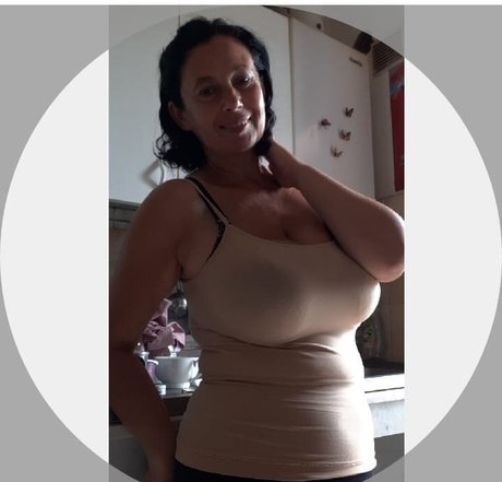 Emilia Di Giovanni ポルノスター アート 画像