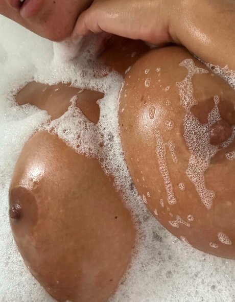 お尻を広げるオンリーファンズ 美しいヌード アーカイブ