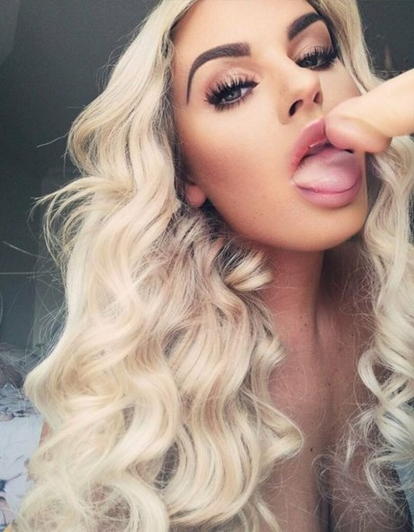 asmr 足 オンリーファンズ ホットセクシー 画像