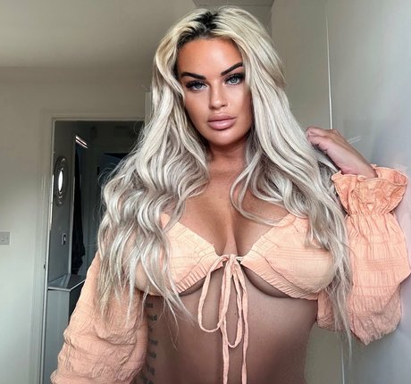 超デブおばあちゃんオンリーファンズ ヌード 画像