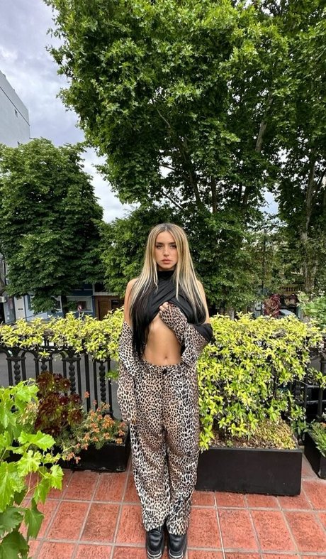 シャワー3P オンリーファンズ 無料裸 画像