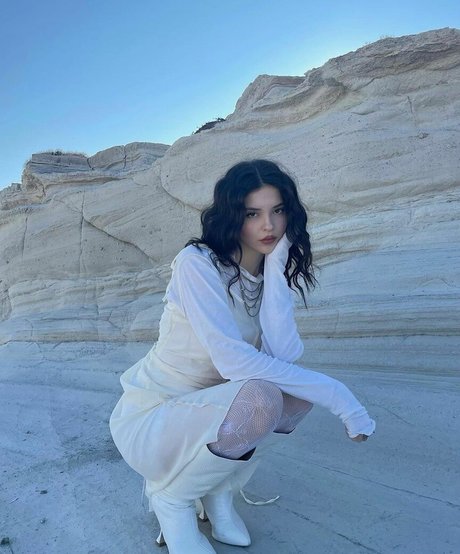 巨乳ストリップオンリーファンズ 無料エロ 画像