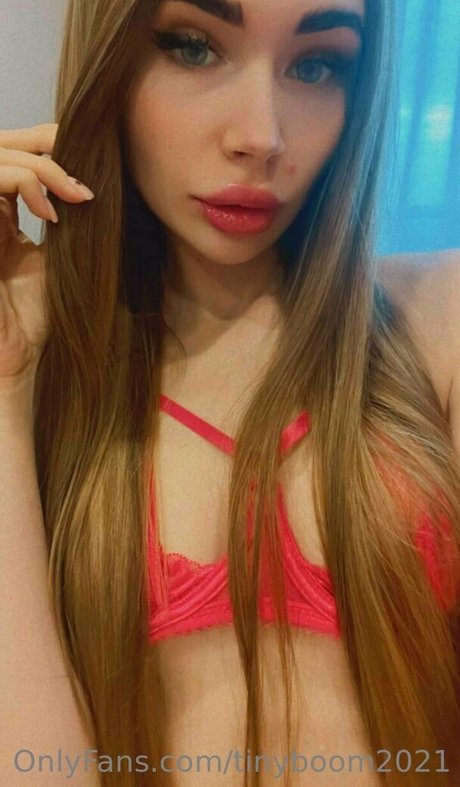 tinyboom2021 ポルノスター トップ 写真