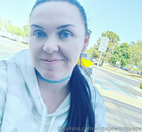 vintagewitchteaze エロティックモデル 写真