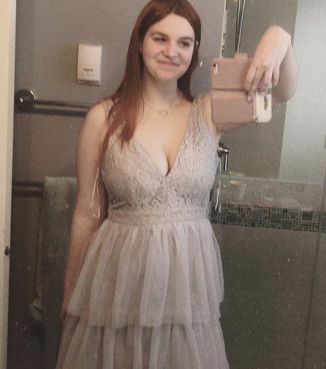 Sarah Z ヌードスター 写真