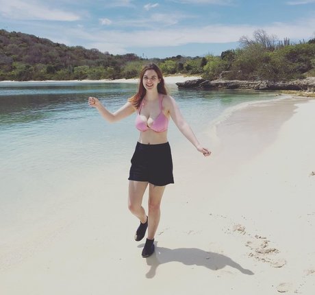 Sarah Z ホットモデル 写真