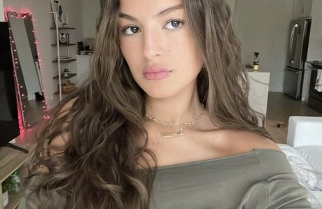 曲線美のブロンドオンリーファンズ 美しいポルノ 写真