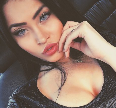 タトゥーオンリーファン アダルト 写真