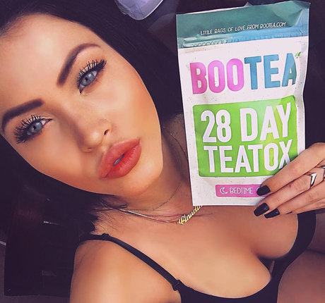 エモな痴女オンリーファンズ 無料セックス 画像