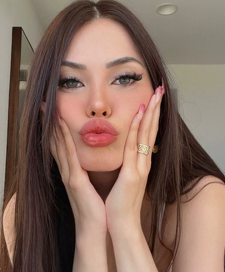 Claudia Alende ポルノスター ホット 写真