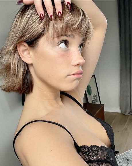 wellbeingwithabigail エロティック女優 写真