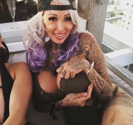 Kacey Diamonds ポルノスター セクシー 写真